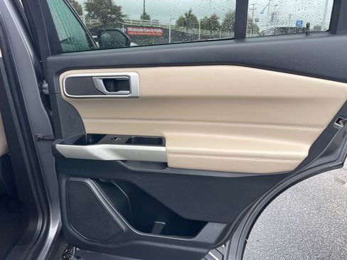 Used 2022 Ford Explorer XLT w/ Equipment Group 202A image 18