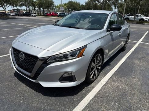 Used 2021 Nissan Altima 2.5 SR FWD image 3
