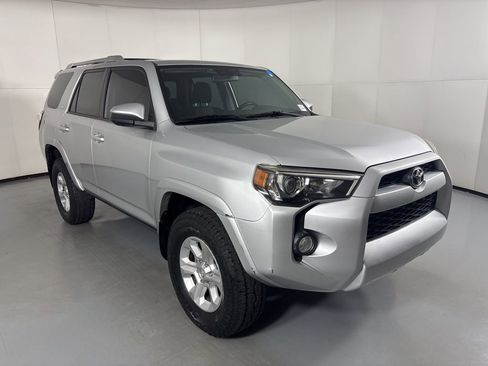 Used 2015 Toyota 4Runner SR5 image 2