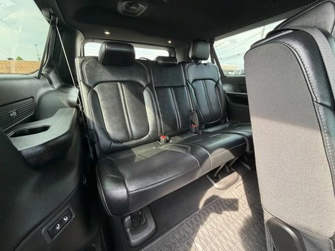 Used 2024 Jeep Wagoneer L Series II w/ Flexible Seating Group RWD image 17