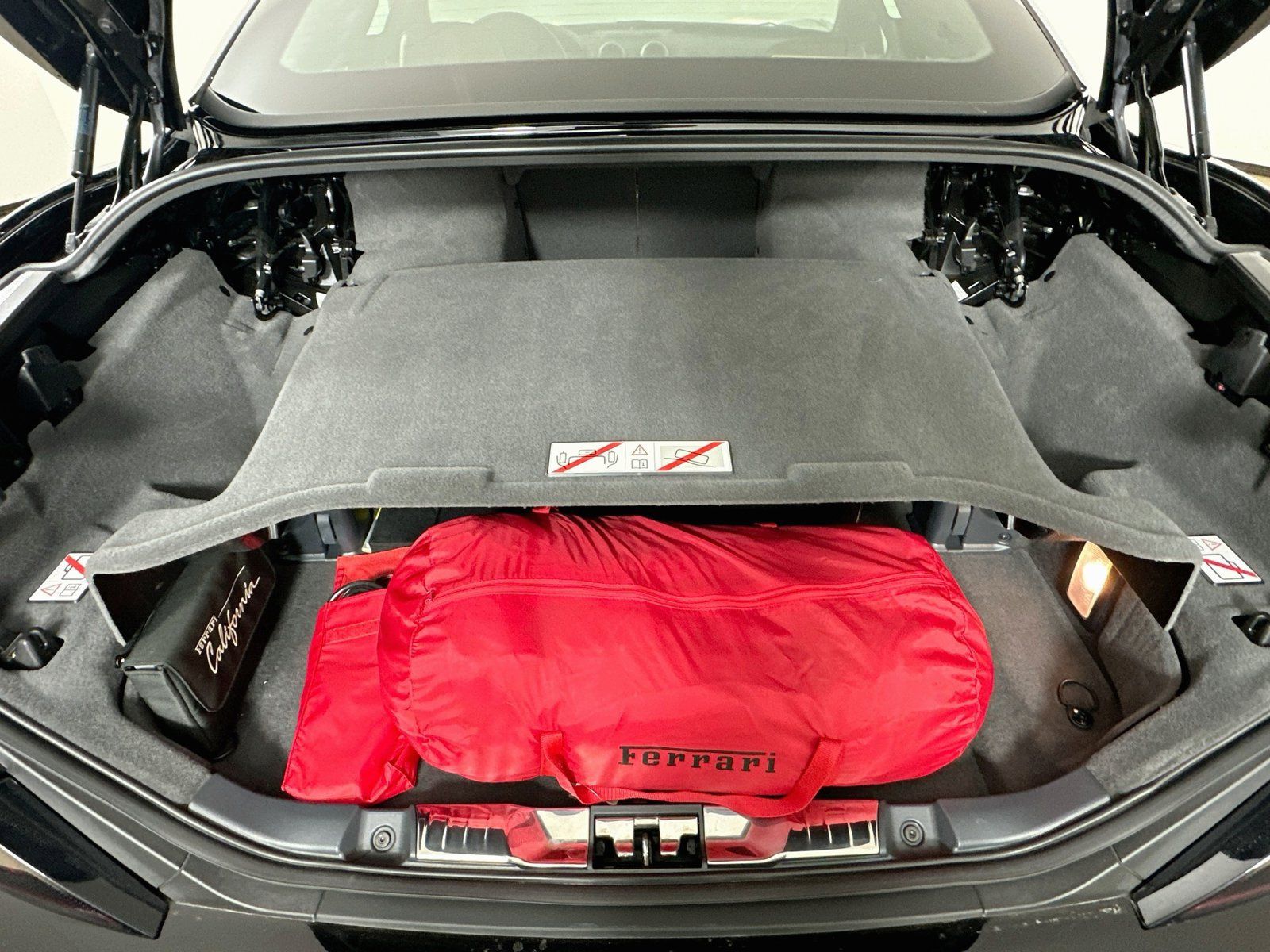 Used 2014 Ferrari California RWD image 40