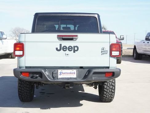 Used 2023 Jeep Gladiator Sport AWD/4WD image 8