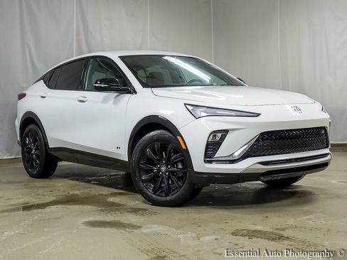 Used 2025 Buick Envista Sport Touring image 2