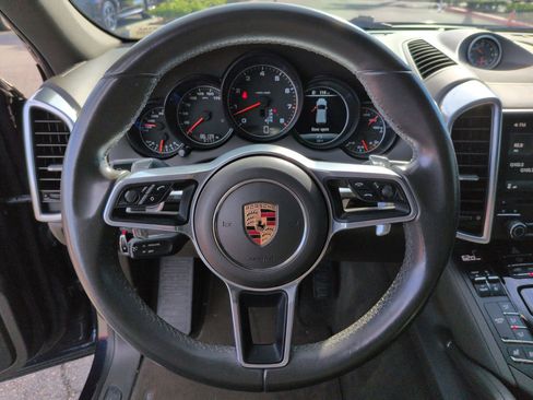 Used 2017 Porsche Cayenne Platinum Edition image 17