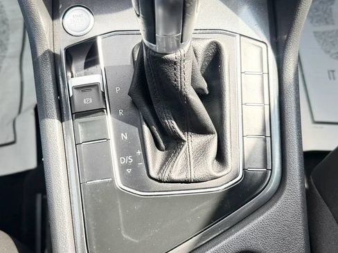 Used 2018 Volkswagen Tiguan SE w/ 18" Alloy Wheels Package FWD image 20