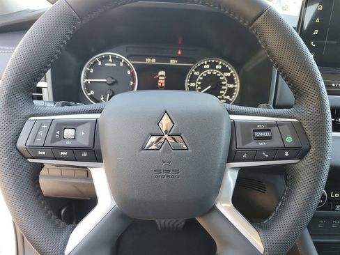 New 2026 Mitsubishi Outlander AWD image 18