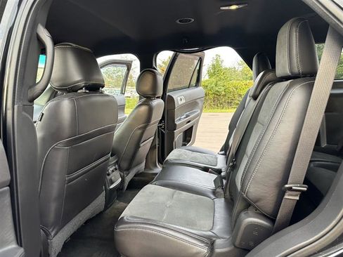 Used 2015 Ford Explorer XLT w/ Equipment Group 202B image 31