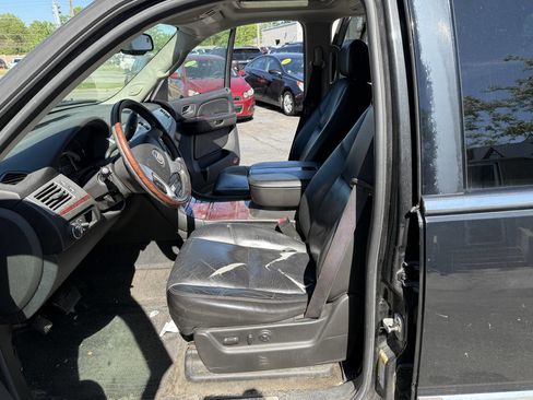 Used 2007 Cadillac Escalade AWD w/ Information Package image 9