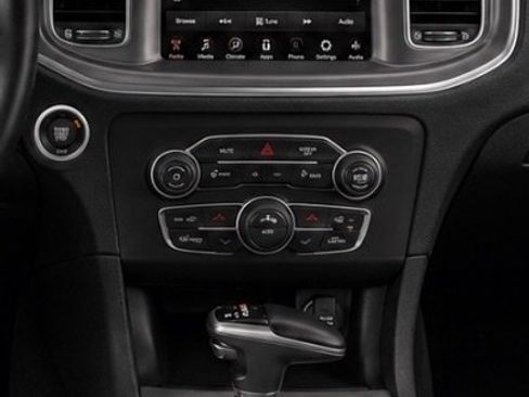 Used 2019 Dodge Charger SXT RWD image 16