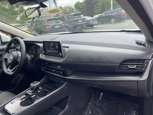 Certified 2024 Nissan Rogue SV FWD image 23