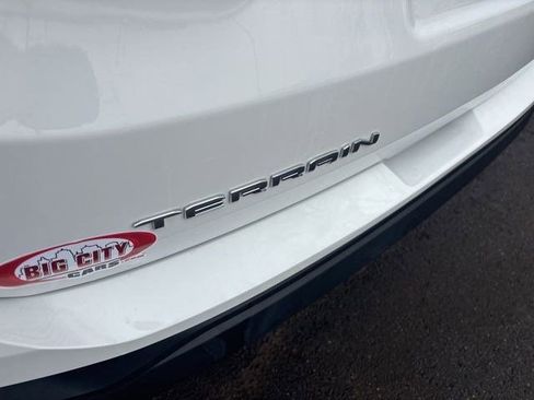 Used 2024 GMC Terrain SLE image 47