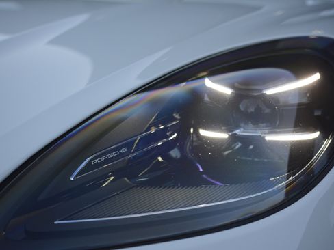 Certified 2025 Porsche Macan Turbo AWD/4WD image 35