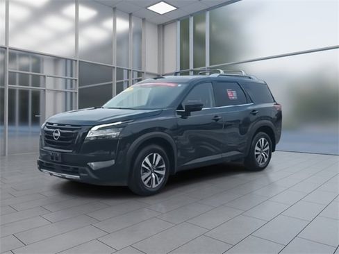 Certified 2023 Nissan Pathfinder SL w/ Black Appearance Package image 4