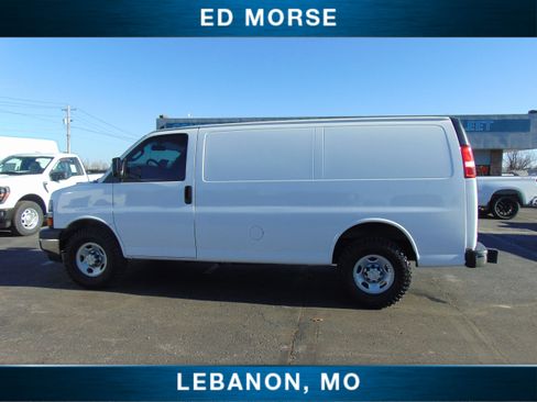 Used 2022 Chevrolet Express 2500 w/ Driver Convenience Package image 3