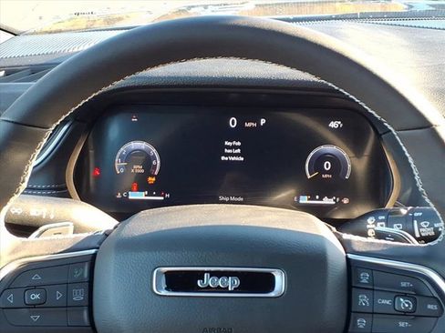 New 2025 Jeep Grand Cherokee Altitude image 11