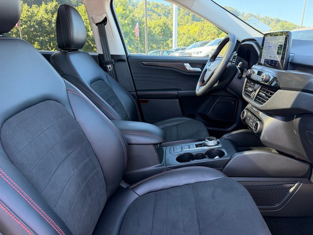 Certified 2022 Ford Escape SEL w/ SEL Stealth AWD Package image 11