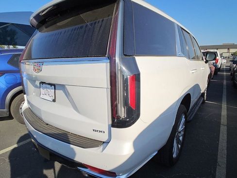Used 2022 Cadillac Escalade Luxury AWD/4WD image 3