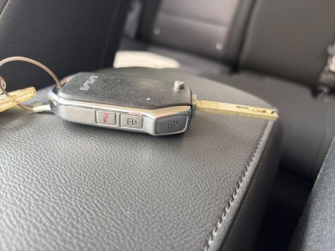Used 2025 Kia Soul LX w/ LX Technology Package FWD image 21