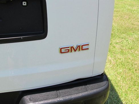 Used 2022 GMC Savana 3500 G3500 w/ Driver Convenience Package image 12