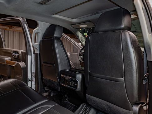 Used 2022 GMC Sierra 3500 Denali w/ Denali Ultimate Package image 24