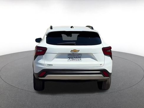 Used 2025 Chevrolet Trax LT image 12