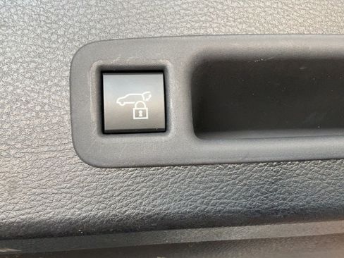 Used 2026 Toyota Sienna XLE FWD image 36