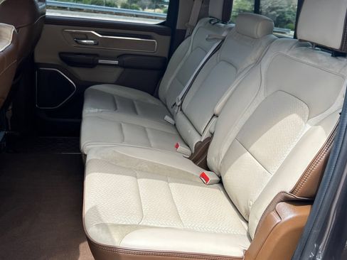Used 2019 RAM 1500 Laramie AWD/4WD image 10