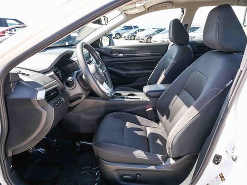 Used 2025 Nissan Altima 2.5 SV FWD image 20