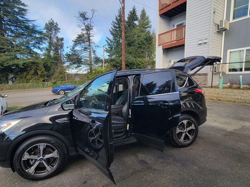 Used 2018 Ford Escape SEL w/ Ford Safe & Smart Package image 17