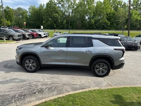 New 2026 Chevrolet Traverse LT w/ Driver Confidence Package AWD/4WD image 25