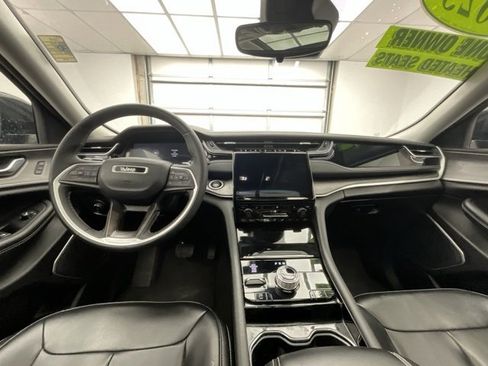 Used 2023 Jeep Grand Cherokee 4WD 4xe image 4