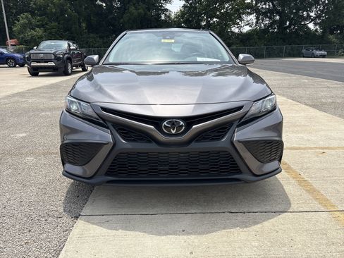 Used 2023 Toyota Camry SE FWD image 2
