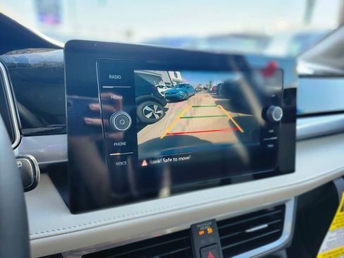 New 2025 Volkswagen Taos SEL image 10