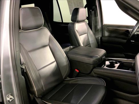 Used 2025 Chevrolet Tahoe Premier AWD/4WD image 7