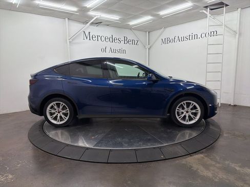 Used 2022 Tesla Model Y Long Range AWD/4WD image 8