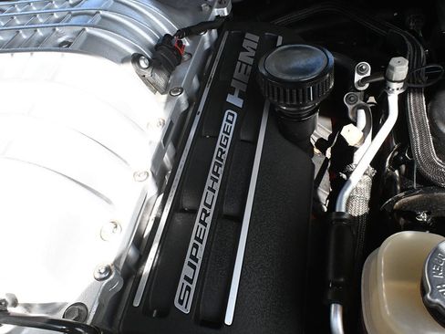 Used 2016 Dodge Challenger SRT Hellcat RWD image 17