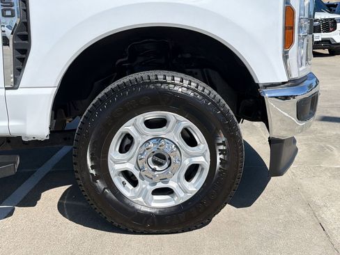 Used 2025 Ford F250 XLT AWD/4WD image 9