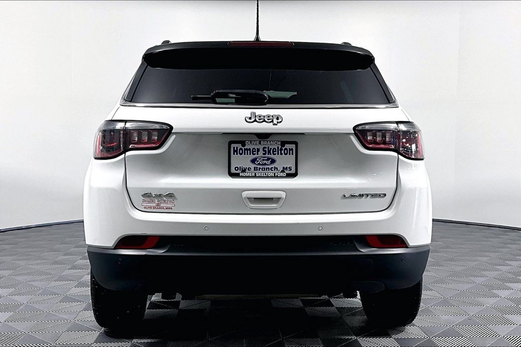 Used 2025 Jeep Compass Limited AWD/4WD image 4