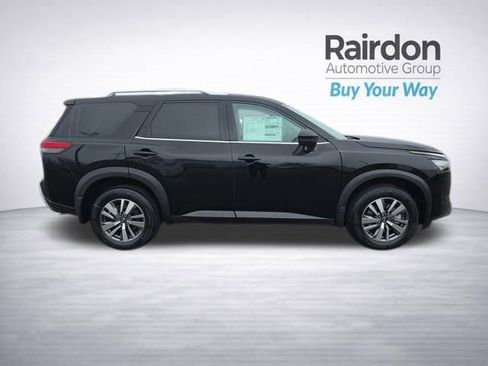 New 2025 Nissan Pathfinder SL w/ Black Appearance Package image 10