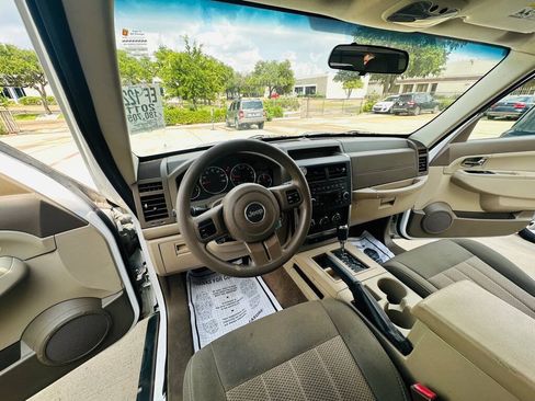 Used 2011 Jeep Liberty Sport RWD image 15