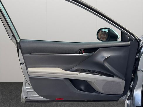 Used 2022 Toyota Camry LE image 17