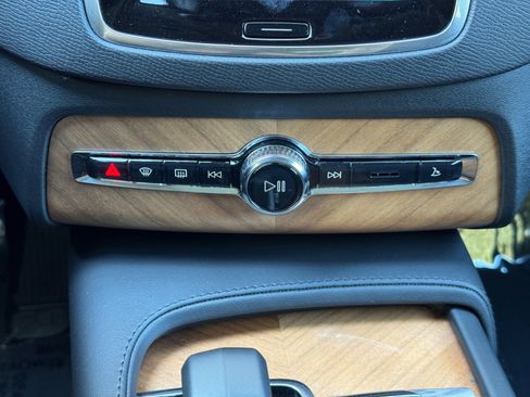 Used 2025 Volvo XC90 B6 Plus w/ Protection Package Premier image 30