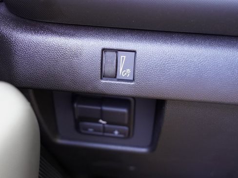 Used 2023 Chevrolet Colorado Z71 w/ Z71 Convenience Package 2 image 23