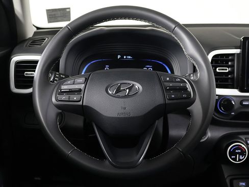 Certified 2025 Hyundai Venue Limited image 31