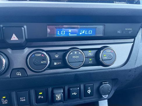 Used 2022 Toyota Tacoma TRD Off-Road w/ Technology Package AWD/4WD image 15
