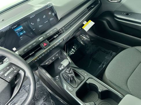 New 2025 Kia K4 LXS image 24