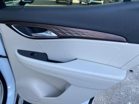 Used 2023 Buick Envision Avenir image 40