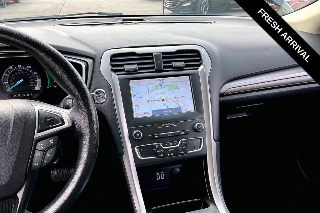 Used 2020 Ford Fusion SE FWD image 13