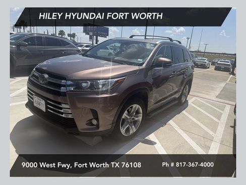 Used 2018 Toyota Highlander Limited FWD image 1