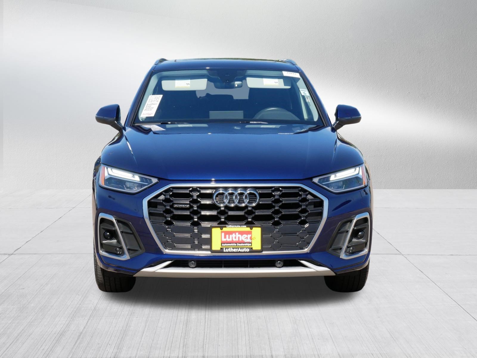 Used 2023 Audi Q5 2.0T Premium w/ Convenience Package AWD/4WD image 2